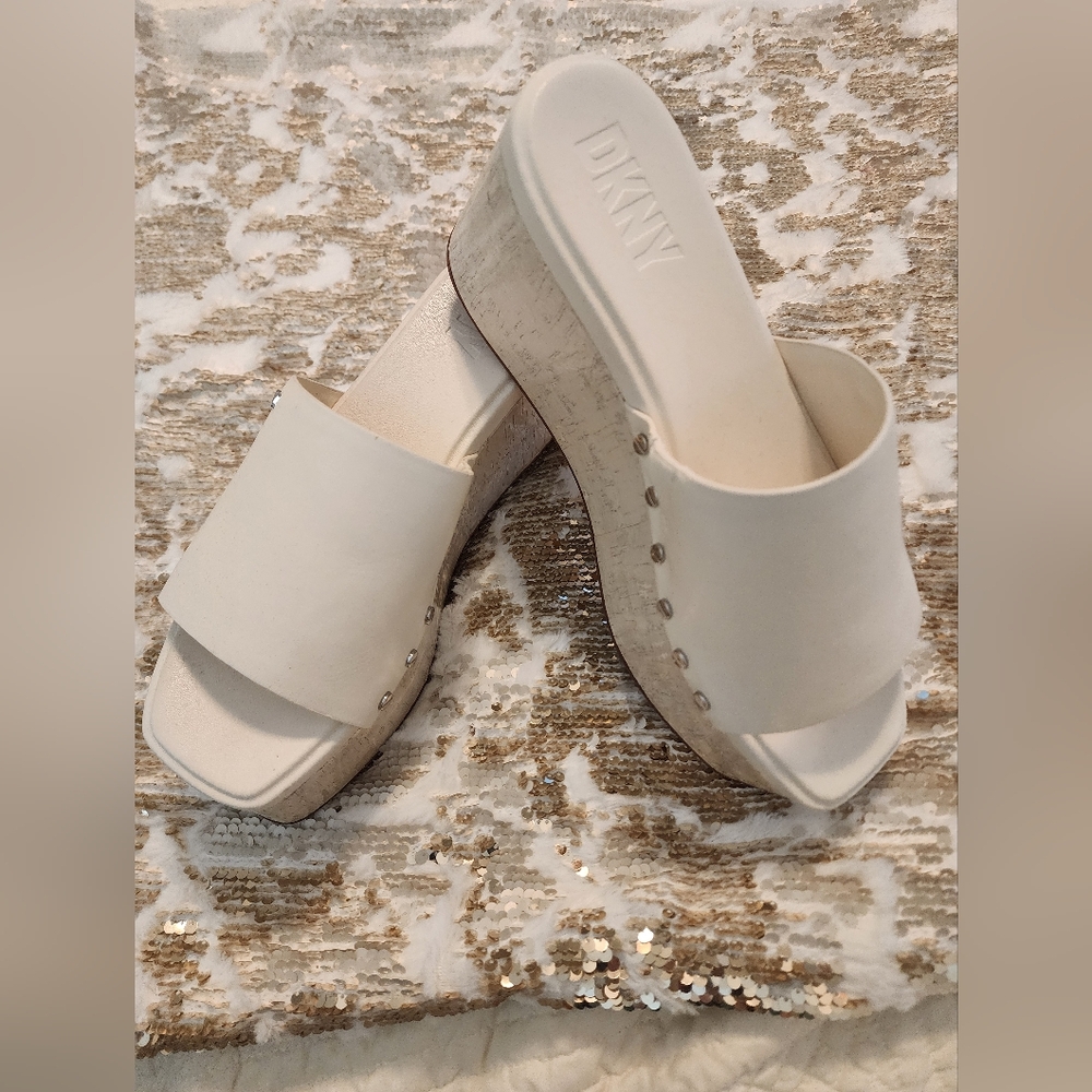 DKNY Ivory Platform Slide Mules with Stud Accents Sz 9M Mobwife Runway Grunge